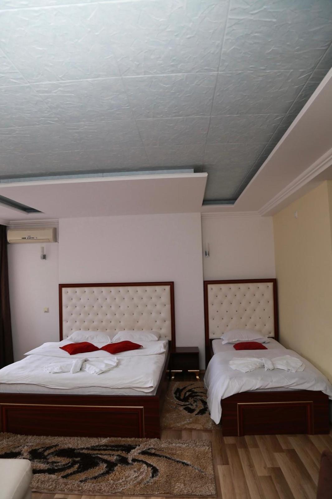 Hotel Venisi พริเซรน ภายนอก รูปภาพ