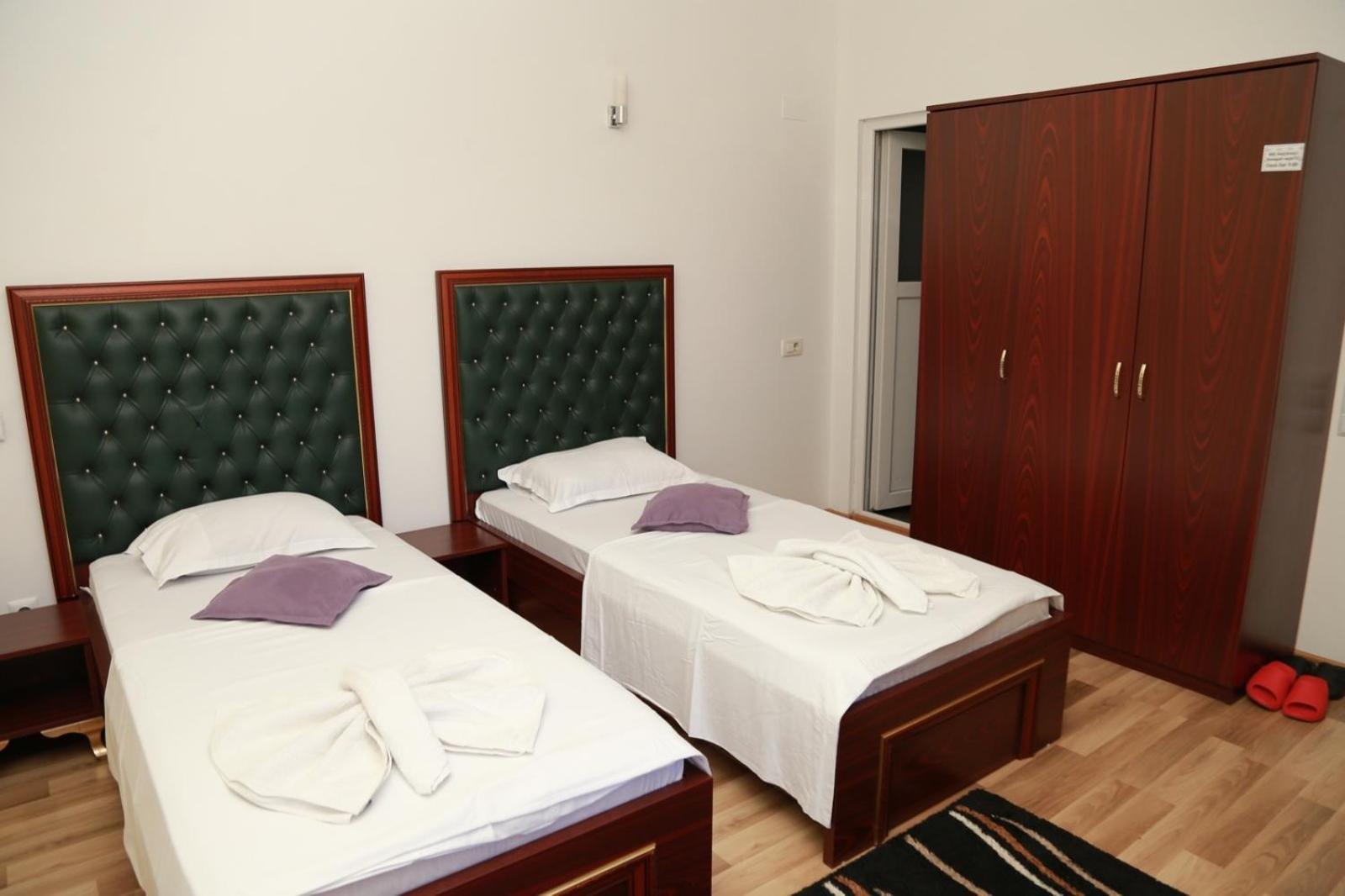 Hotel Venisi พริเซรน ภายนอก รูปภาพ