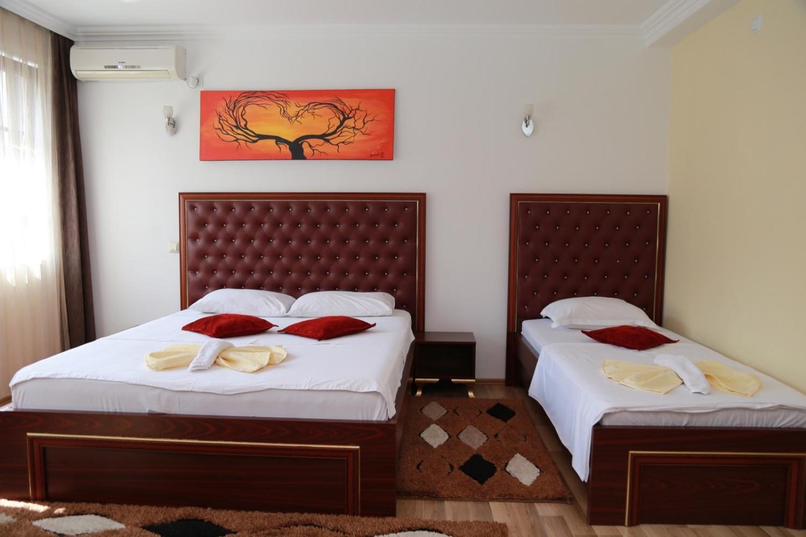 Hotel Venisi พริเซรน ภายนอก รูปภาพ