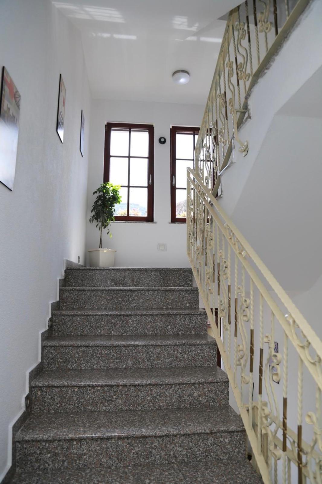 Hotel Venisi พริเซรน ภายนอก รูปภาพ