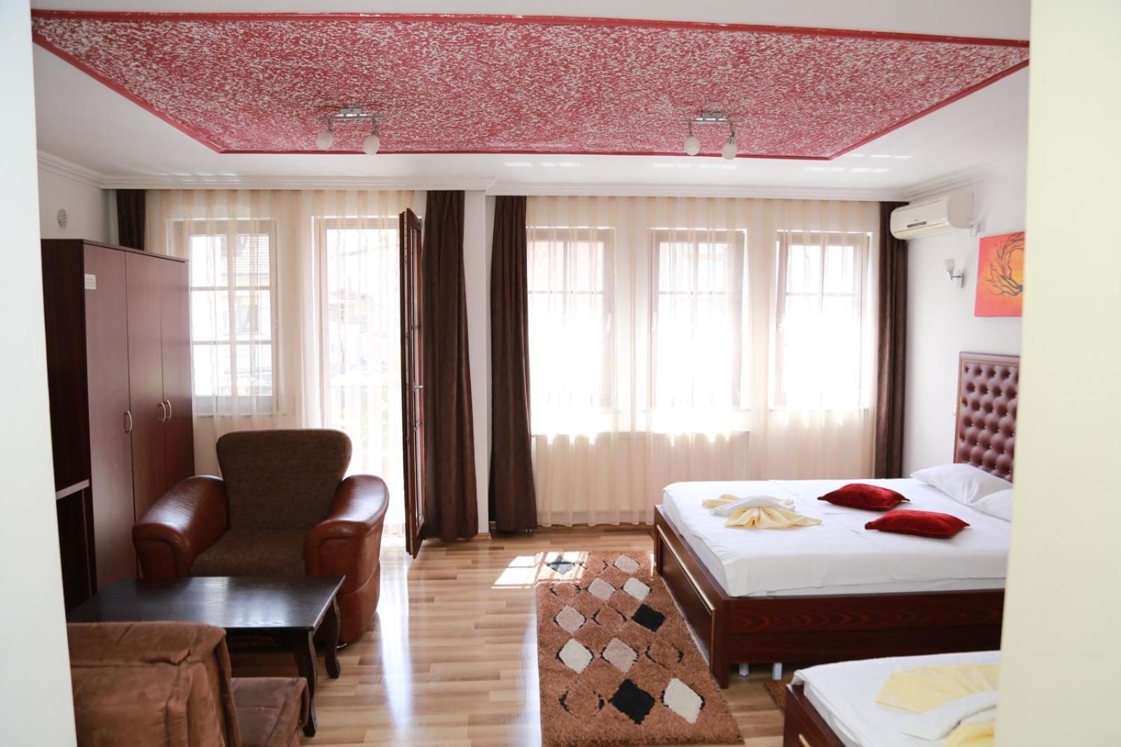 Hotel Venisi พริเซรน ภายนอก รูปภาพ